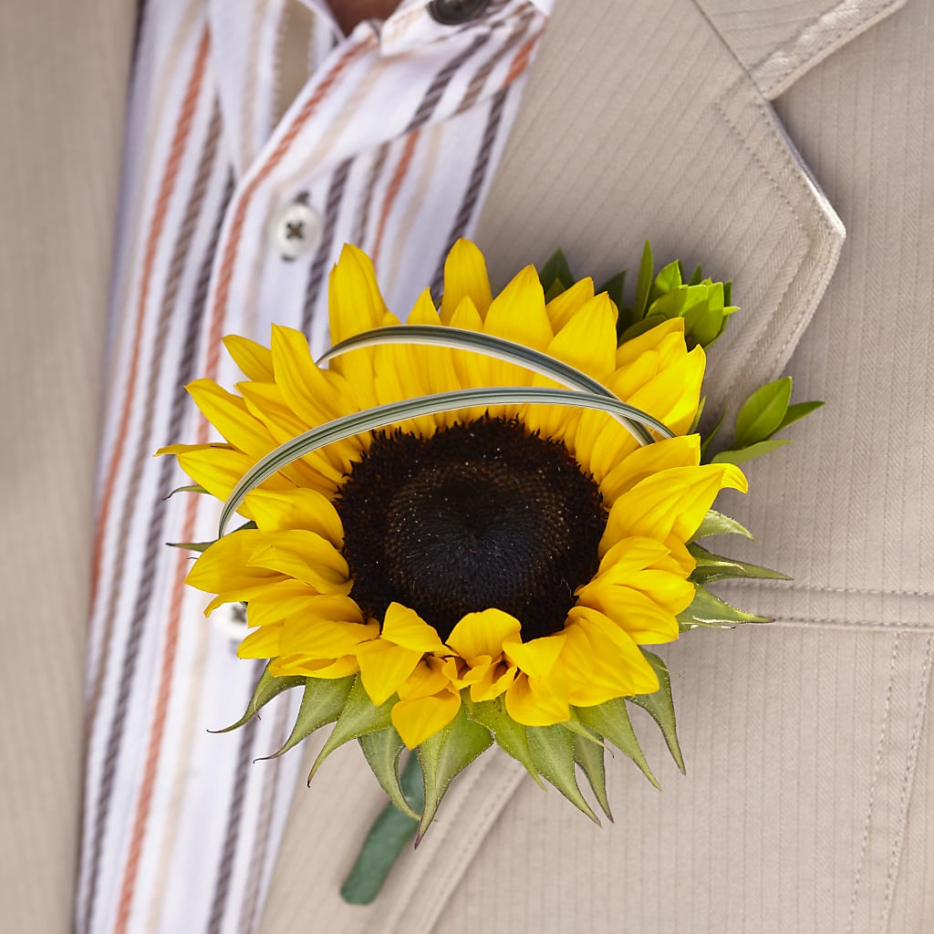 Free Spirit Boutonniere – STEMZ FLORIST & TREASURES, Calgary AB