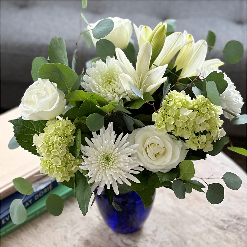 Snowy Dreams Bouquet – STEMZ FLORIST & TREASURES, Calgary AB